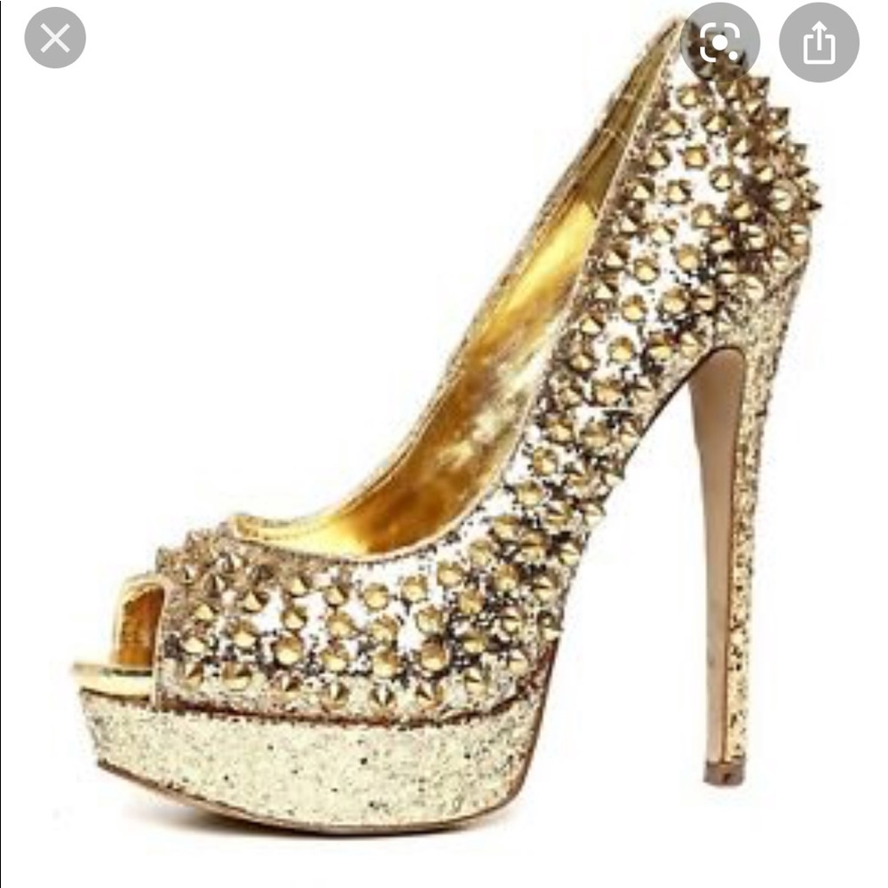 Steve Madden Awwsome gold spiked heels